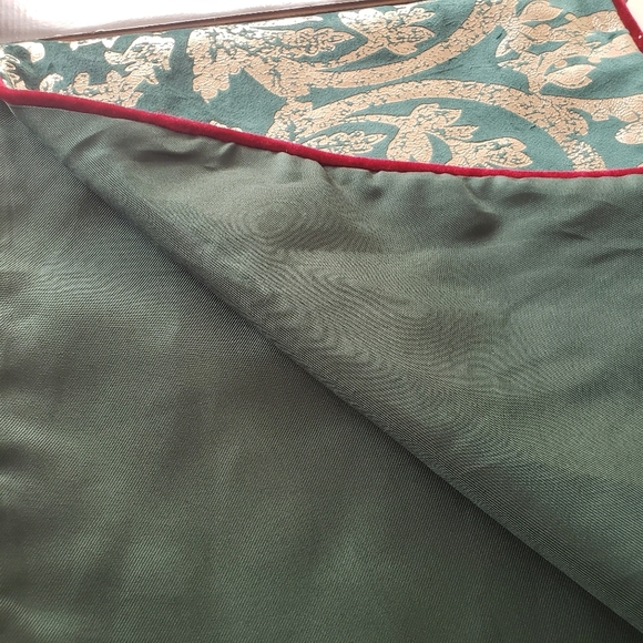 NWT Robert Stanley Green Damask Table Runner - Picture 4 of 9